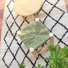 Tabouret et table traditionnels du Maroc