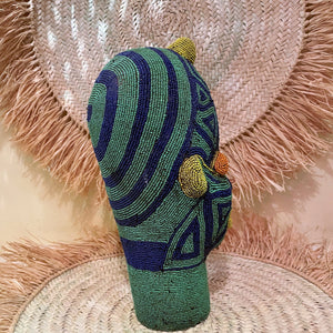 Art africain Bamiléké tête perlée verte  et bleue